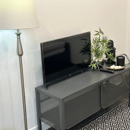Modern Flat In Central Egham By Windsor Castle, Staines-Upon-Thames And Heathrow Airport Ngoại thất bức ảnh