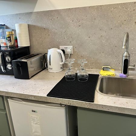 Modern Flat In Central Egham By Windsor Castle, Staines-Upon-Thames And Heathrow Airport Ngoại thất bức ảnh