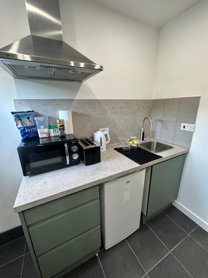 Modern Flat In Central Egham By Windsor Castle, Staines-Upon-Thames And Heathrow Airport Ngoại thất bức ảnh