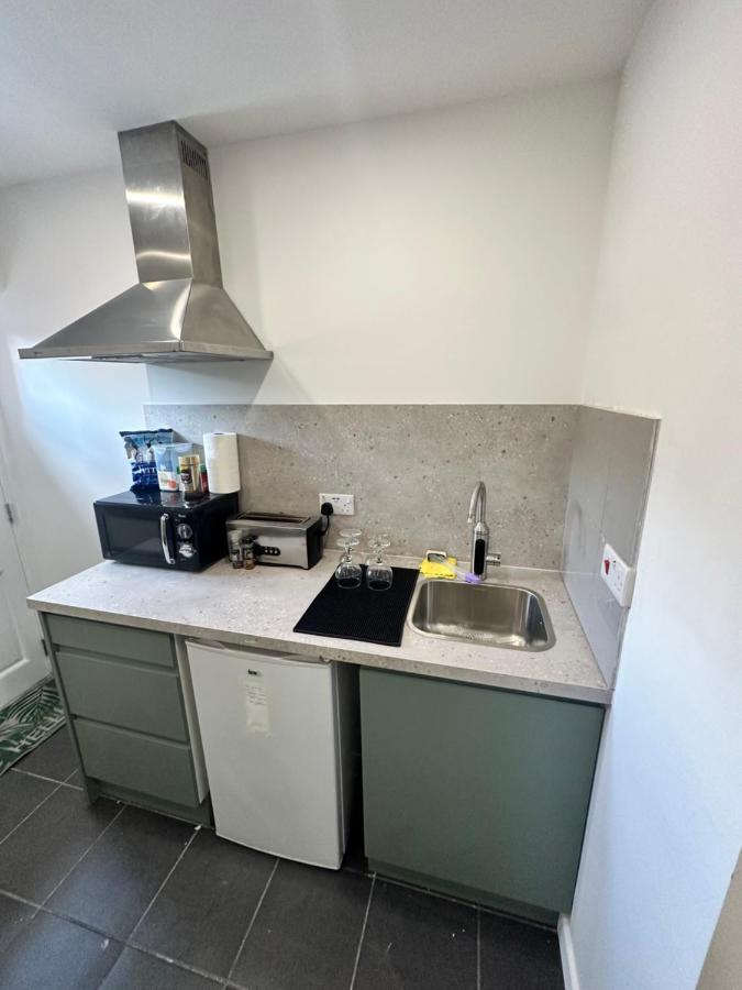 Modern Flat In Central Egham By Windsor Castle, Staines-Upon-Thames And Heathrow Airport Ngoại thất bức ảnh