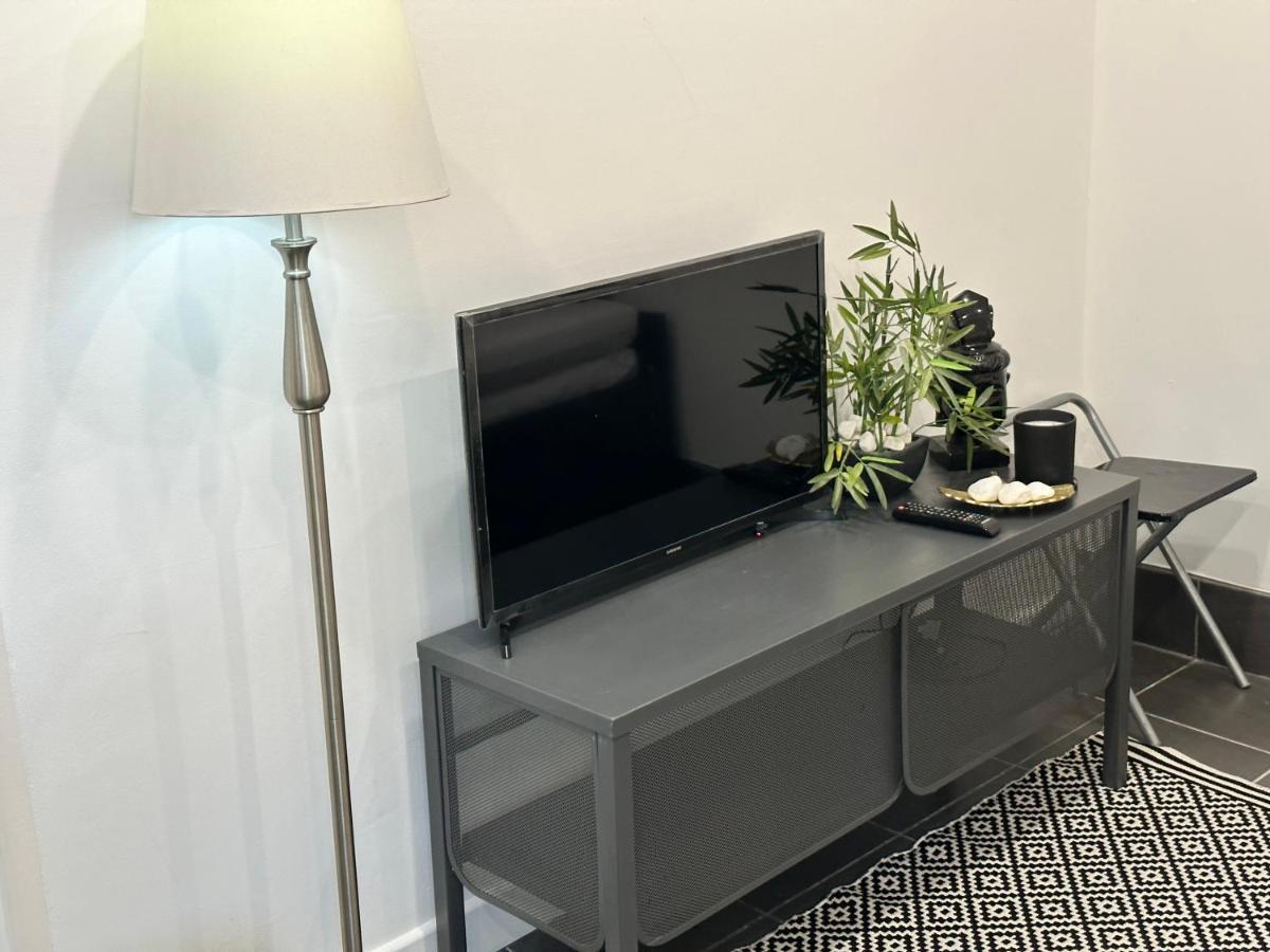 Modern Flat In Central Egham By Windsor Castle, Staines-Upon-Thames And Heathrow Airport Ngoại thất bức ảnh
