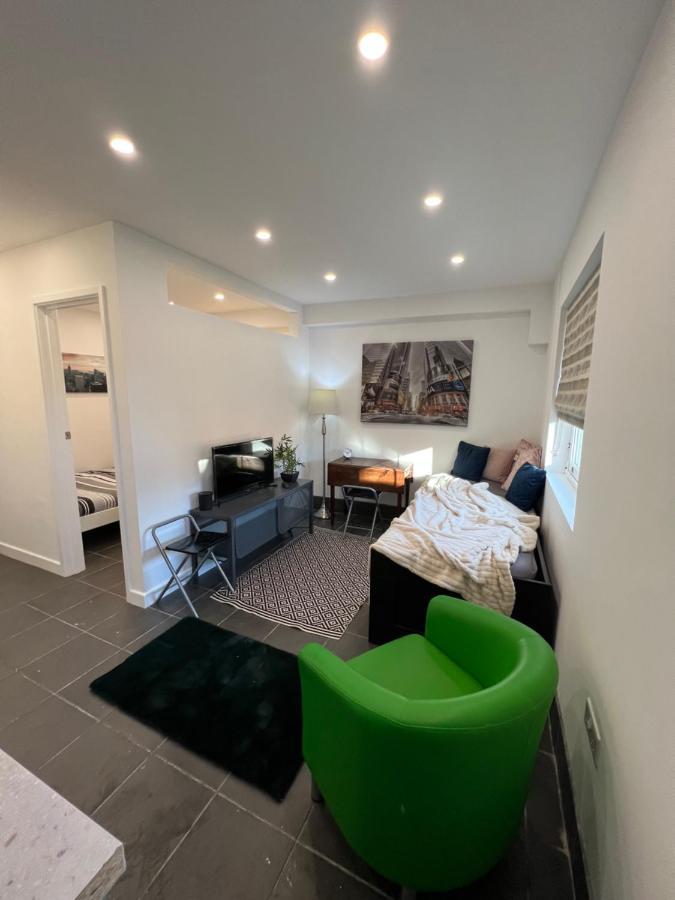 Modern Flat In Central Egham By Windsor Castle, Staines-Upon-Thames And Heathrow Airport Ngoại thất bức ảnh