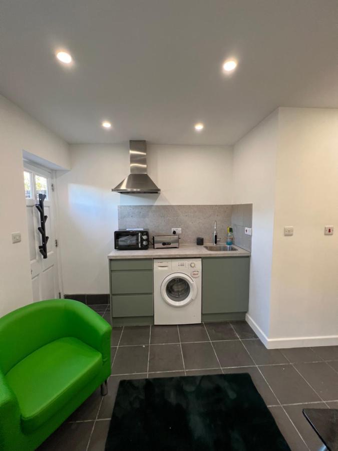 Modern Flat In Central Egham By Windsor Castle, Staines-Upon-Thames And Heathrow Airport Ngoại thất bức ảnh