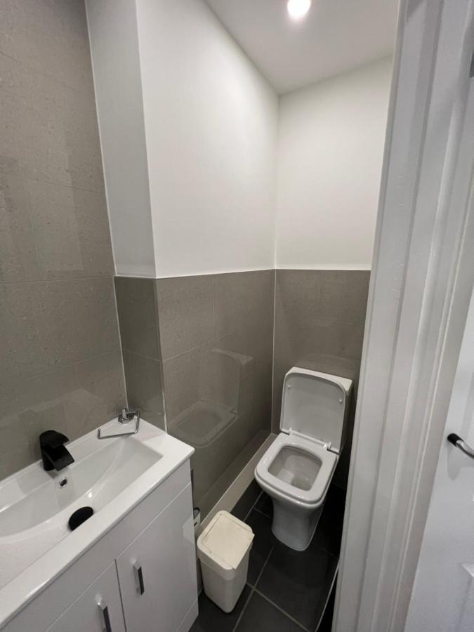 Modern Flat In Central Egham By Windsor Castle, Staines-Upon-Thames And Heathrow Airport Ngoại thất bức ảnh