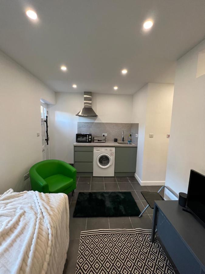 Modern Flat In Central Egham By Windsor Castle, Staines-Upon-Thames And Heathrow Airport Ngoại thất bức ảnh