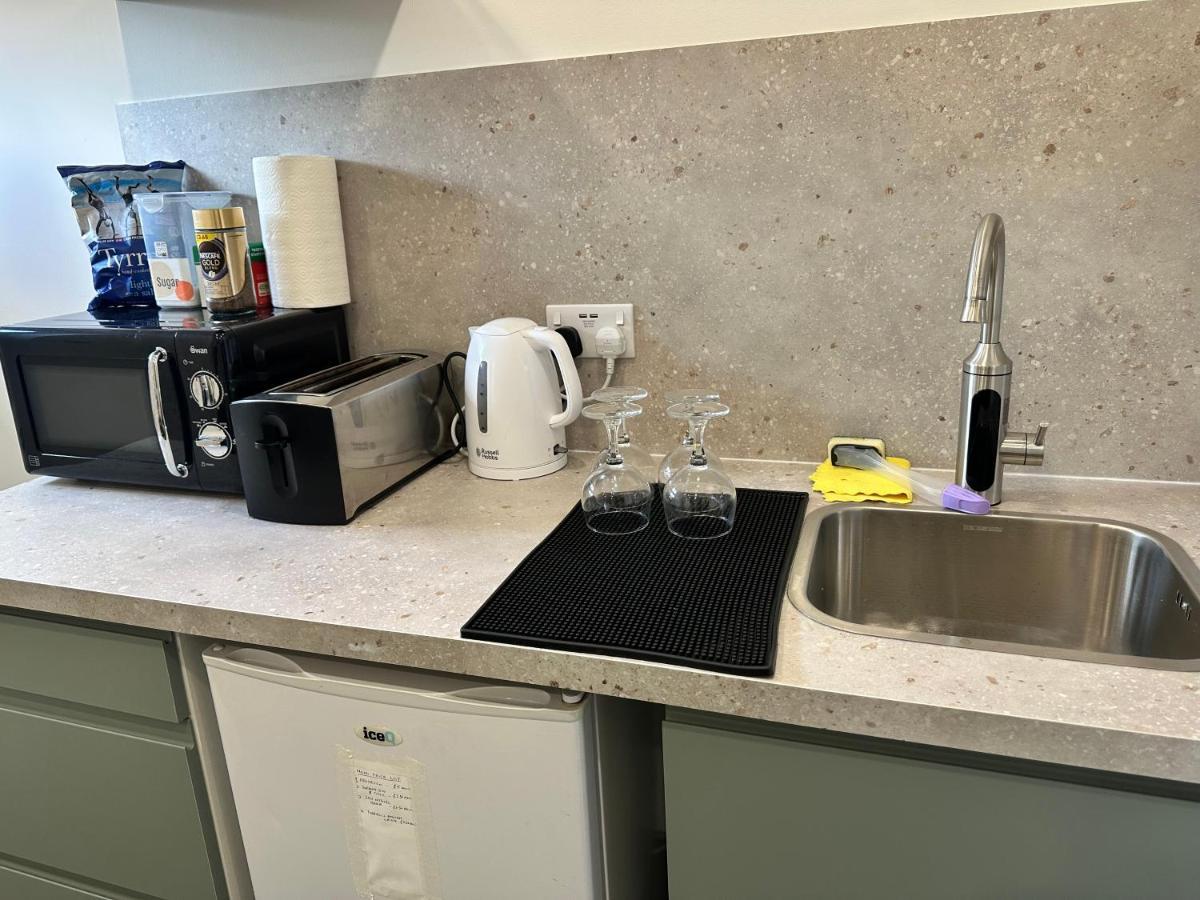 Modern Flat In Central Egham By Windsor Castle, Staines-Upon-Thames And Heathrow Airport Ngoại thất bức ảnh