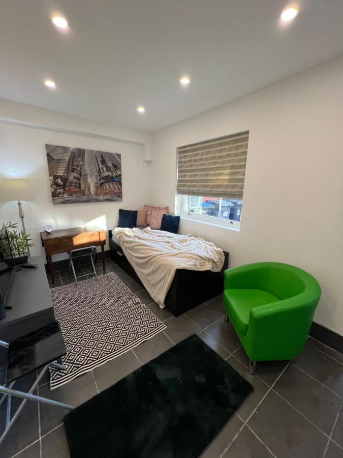 Modern Flat In Central Egham By Windsor Castle, Staines-Upon-Thames And Heathrow Airport Ngoại thất bức ảnh